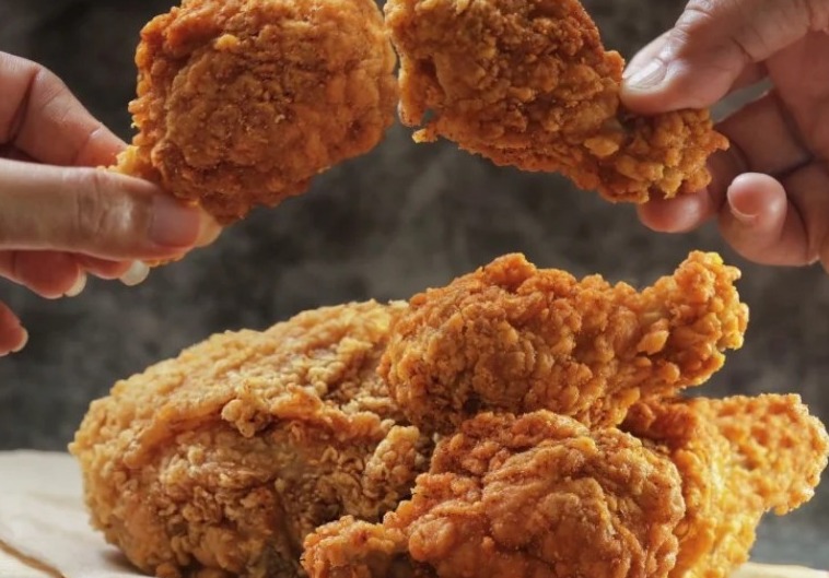 How To Reheat Fried Chicken Without Losing The Crunch